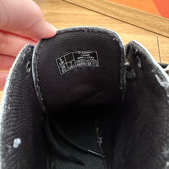 DR. MARTEN BOOTS IN WHITE - Picture 5 of 5